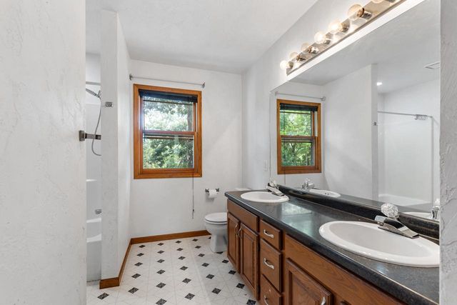 2615 Faringdon COURT, Waukesha, WI 53188