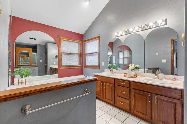 2615 Faringdon COURT, Waukesha, WI 53188
