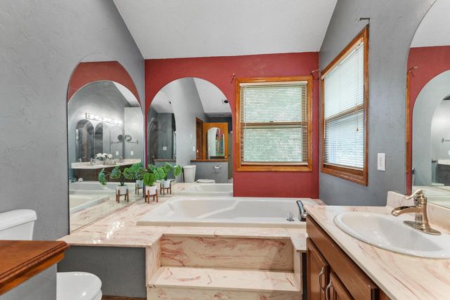 2615 Faringdon COURT, Waukesha, WI 53188