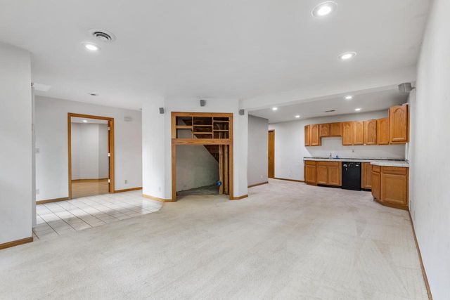 2615 Faringdon COURT, Waukesha, WI 53188