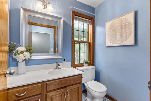 2615 Faringdon COURT, Waukesha, WI 53188