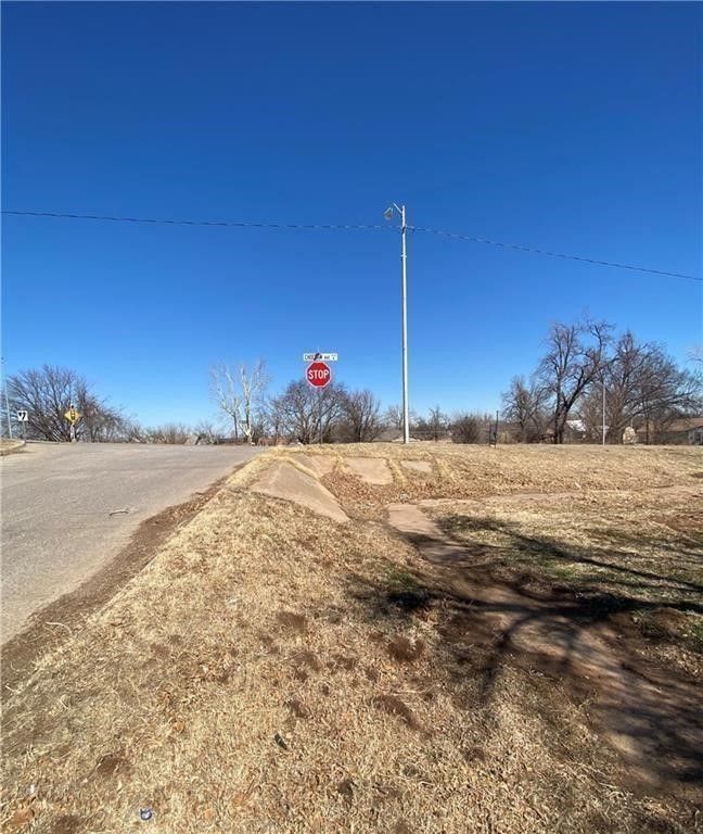 1121 W Choctaw Avenue, Chickasha, OK 73018