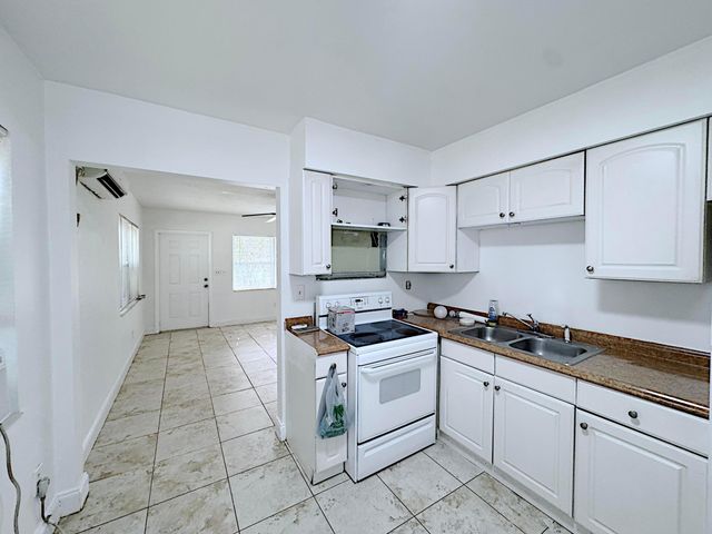 511 SE 2nd Avenue South, Dania Beach, FL 33004