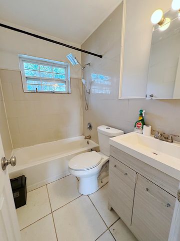 511 SE 2nd Avenue South, Dania Beach, FL 33004