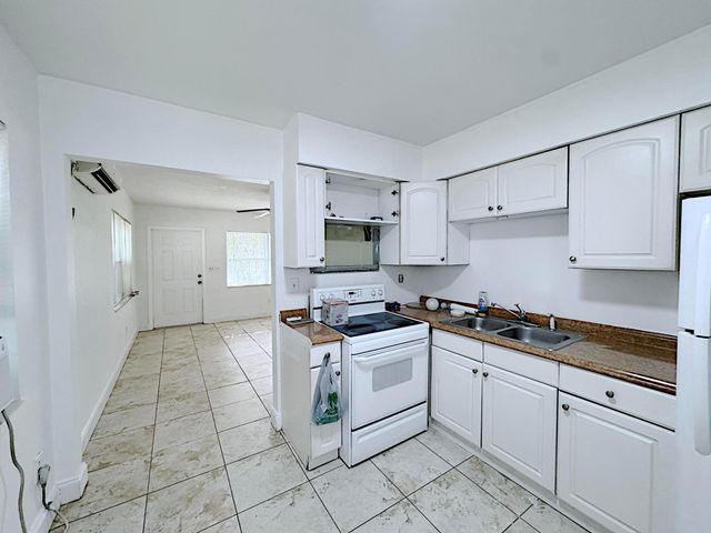 511 SE 2nd Avenue South, Dania Beach, FL 33004