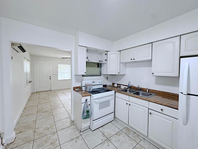 511 SE 2nd Avenue South, Dania Beach, FL 33004