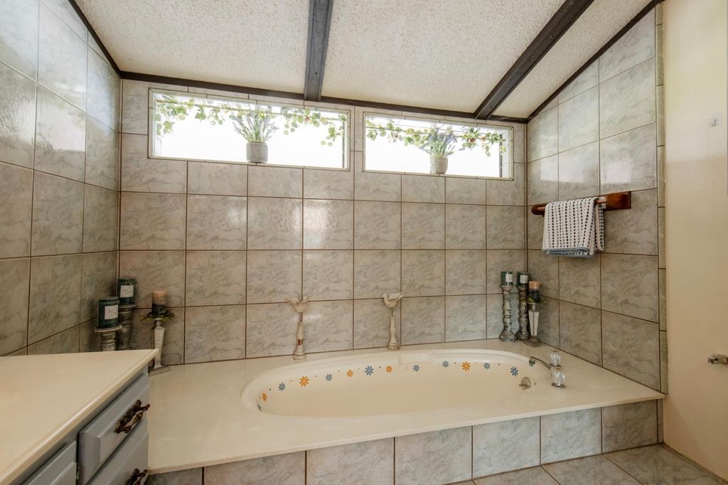 Image 10 of property listing at 1351 Rector Lane, Yokuts Valley, CA 93675