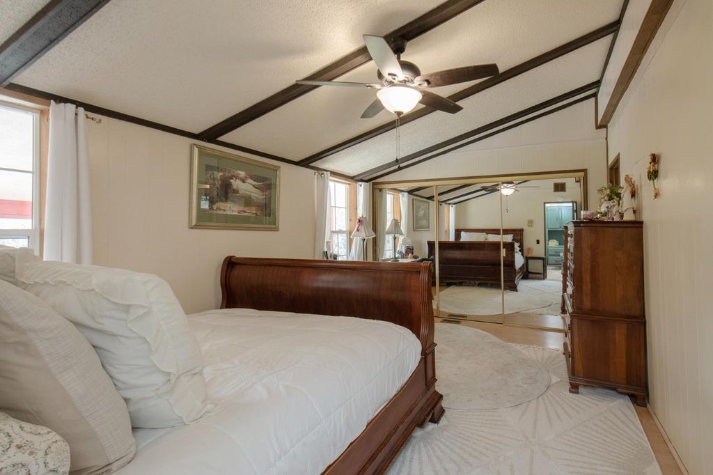 Image 11 of property listing at 1351 Rector Lane, Yokuts Valley, CA 93675