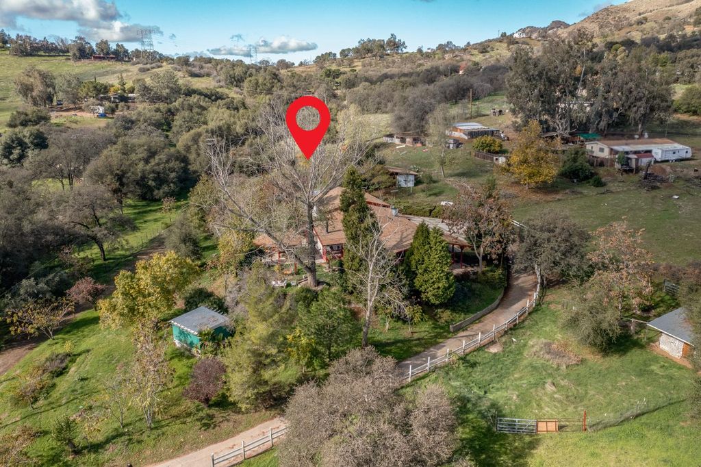 Image 12 of property listing at 1351 Rector Lane, Yokuts Valley, CA 93675