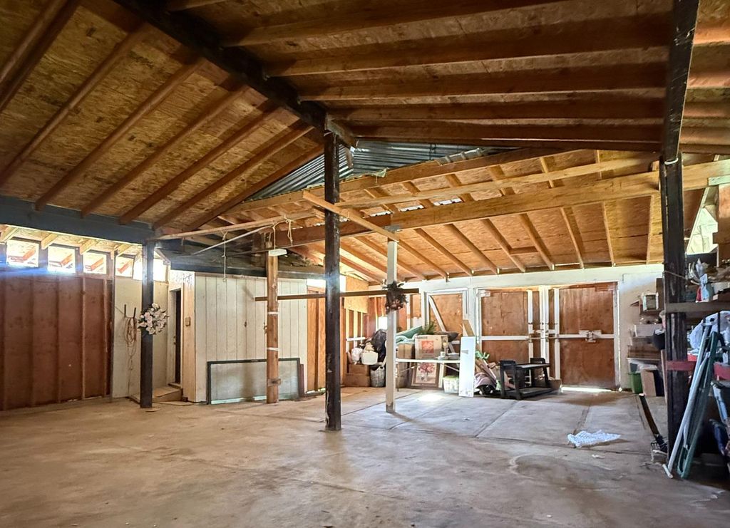 Image 14 of property listing at 1351 Rector Lane, Yokuts Valley, CA 93675
