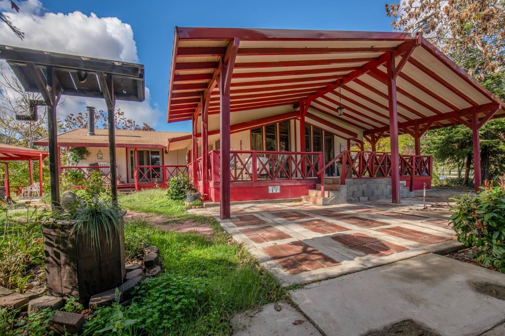 Image 5 of property listing at 1351 Rector Lane, Yokuts Valley, CA 93675