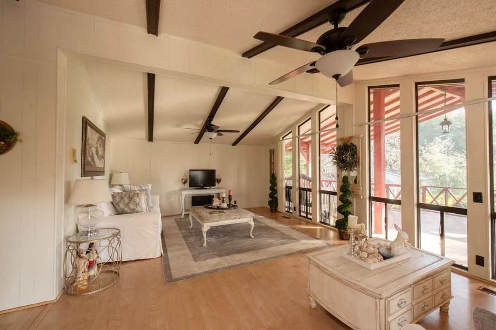 Image 6 of property listing at 1351 Rector Lane, Yokuts Valley, CA 93675