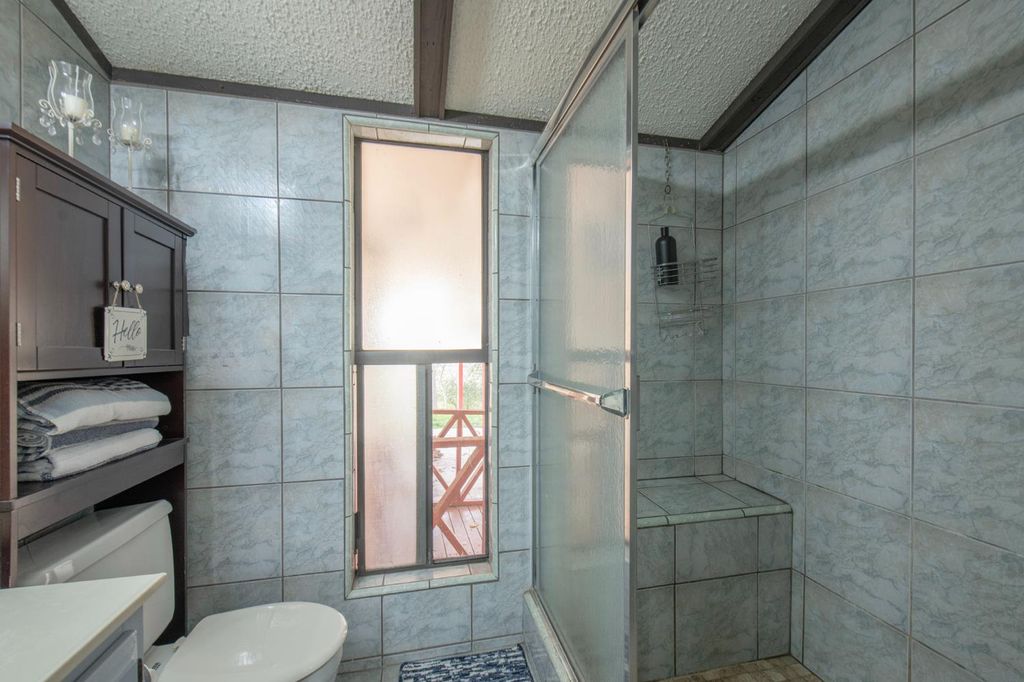 Image 9 of property listing at 1351 Rector Lane, Yokuts Valley, CA 93675