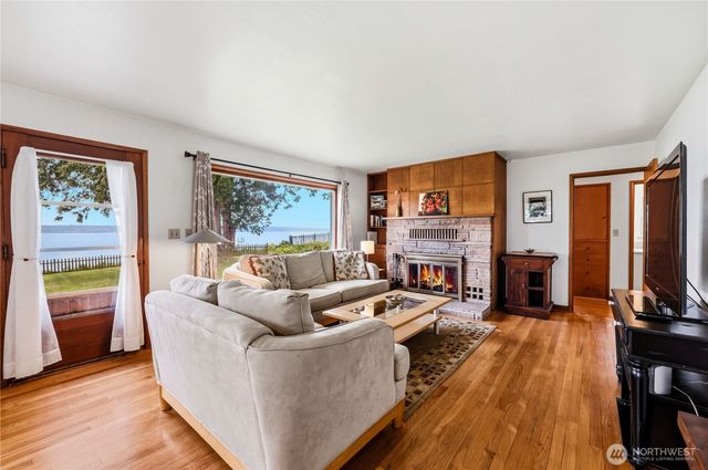 23932 Jefferson Point Road NE, Kingston, WA 98346
