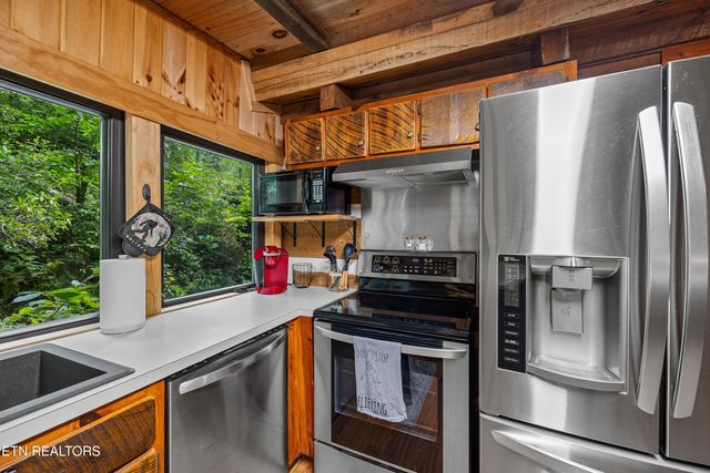 612 Stonegate Way, Townsend, TN 37882