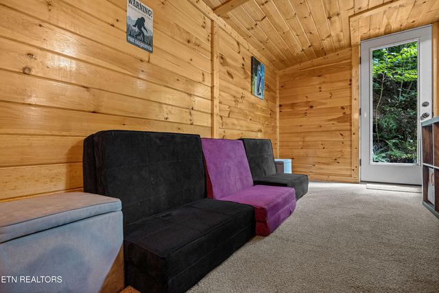 612 Stonegate Way, Townsend, TN 37882