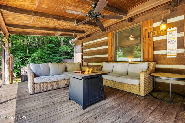 612 Stonegate Way, Townsend, TN 37882