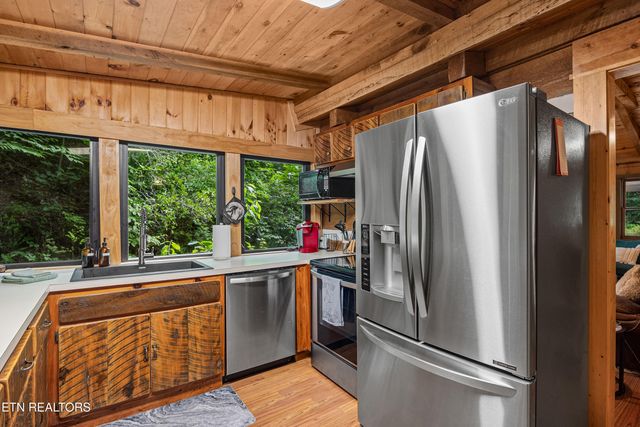 612 Stonegate Way, Townsend, TN 37882