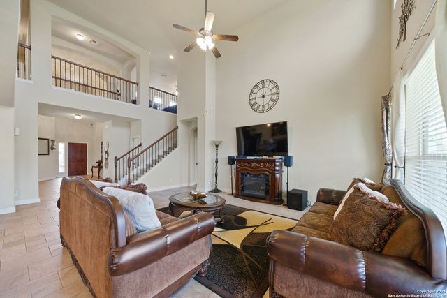 3121 HALF MOON DR, Schertz, TX 78108