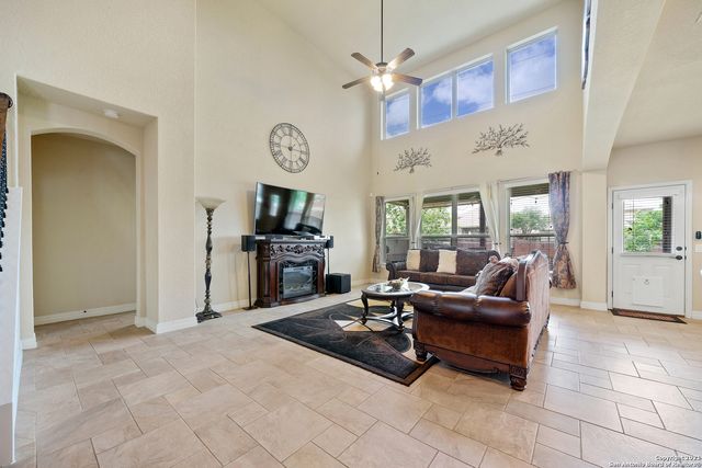 3121 HALF MOON DR, Schertz, TX 78108