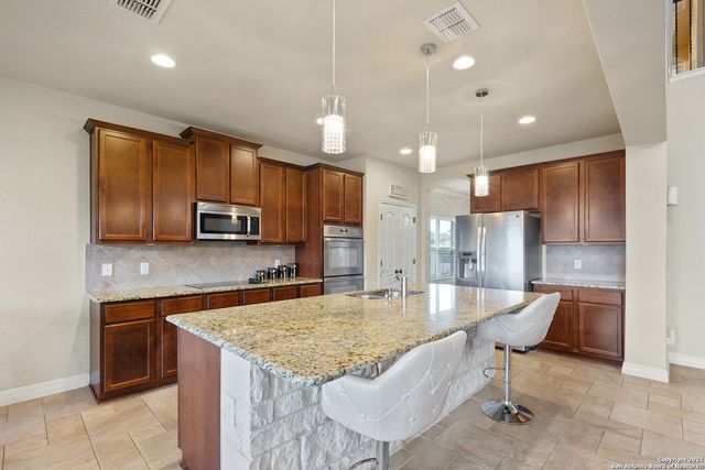 3121 HALF MOON DR, Schertz, TX 78108