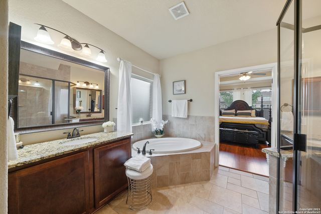 3121 HALF MOON DR, Schertz, TX 78108