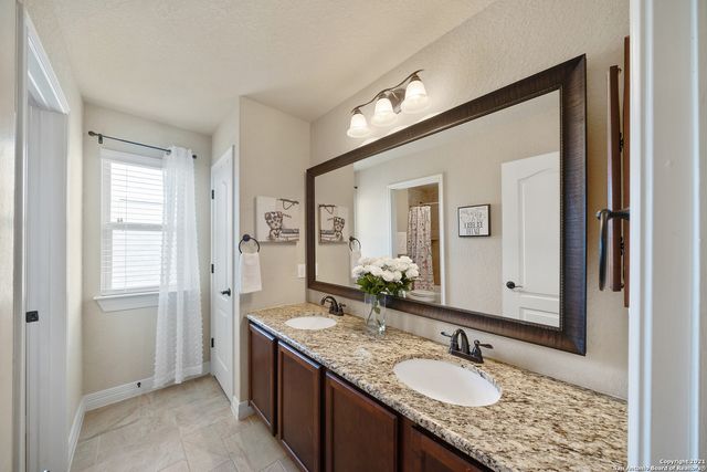 3121 HALF MOON DR, Schertz, TX 78108