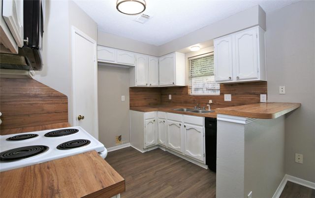 7814 Barnhill, Humble, TX 77338
