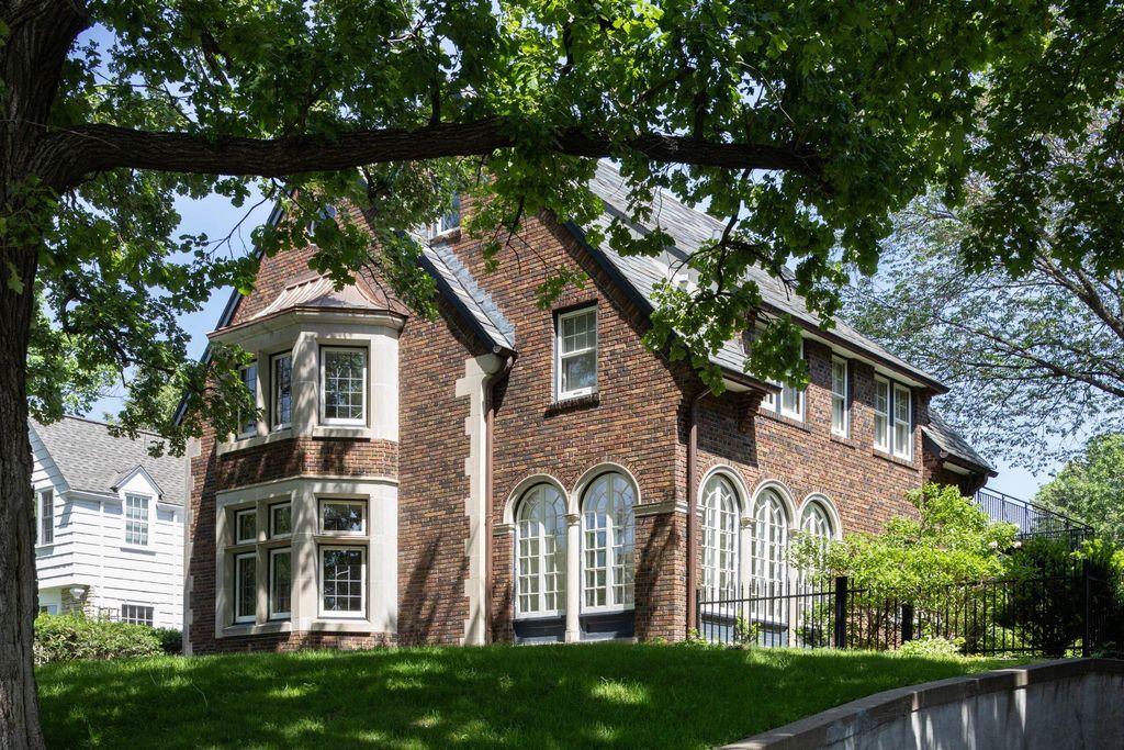 2635 Newton Avenue S, Minneapolis, MN 55405 — photo 2