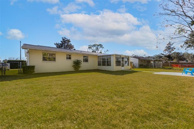 692 GASLIGHT DRIVE, South Daytona, FL 32119