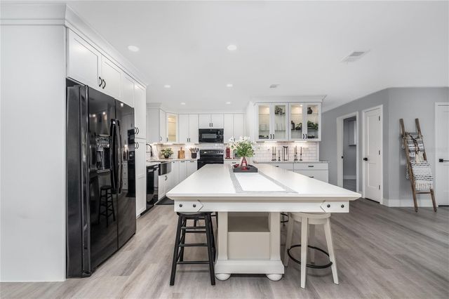 692 GASLIGHT DRIVE, South Daytona, FL 32119