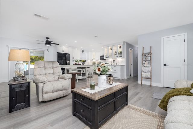 692 GASLIGHT DRIVE, South Daytona, FL 32119