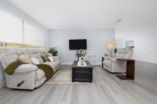 692 GASLIGHT DRIVE, South Daytona, FL 32119