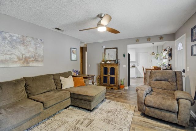 9101 Vernetta Way, Elk Grove, CA 95624