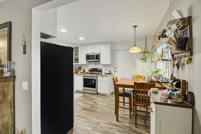 9101 Vernetta Way, Elk Grove, CA 95624