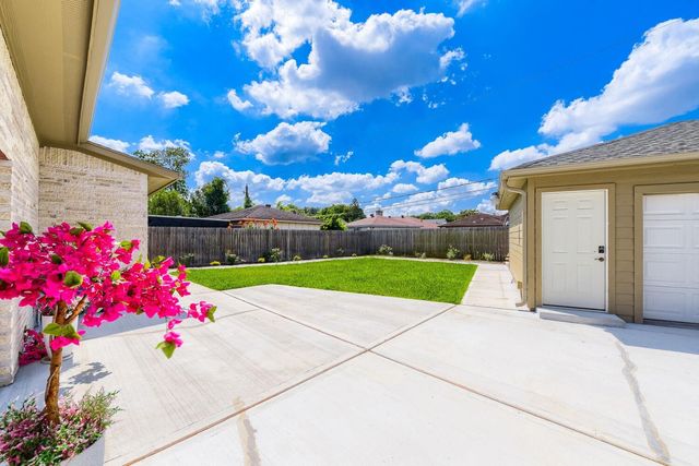 8815 Sharpview Drive, Houston, TX 77036