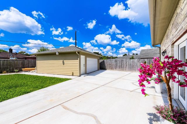 8815 Sharpview Drive, Houston, TX 77036