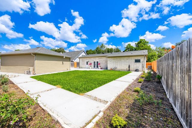 8815 Sharpview Drive, Houston, TX 77036