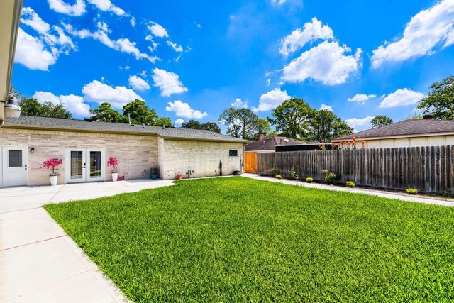 8815 Sharpview Drive, Houston, TX 77036