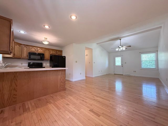 44 Windswept Lane, Russell Springs, KY 42642