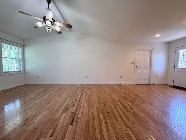44 Windswept Lane, Russell Springs, KY 42642
