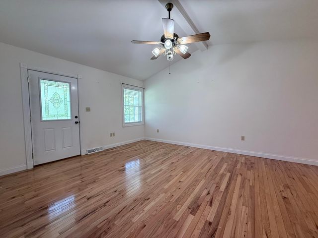 44 Windswept Lane, Russell Springs, KY 42642
