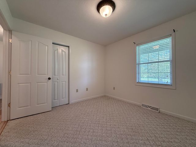 44 Windswept Lane, Russell Springs, KY 42642