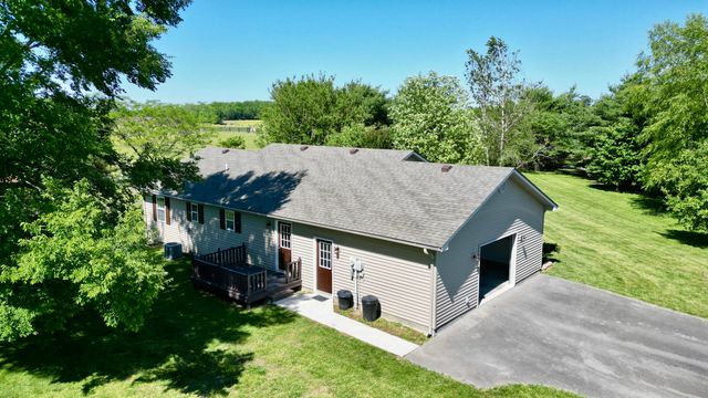 44 Windswept Lane, Russell Springs, KY 42642
