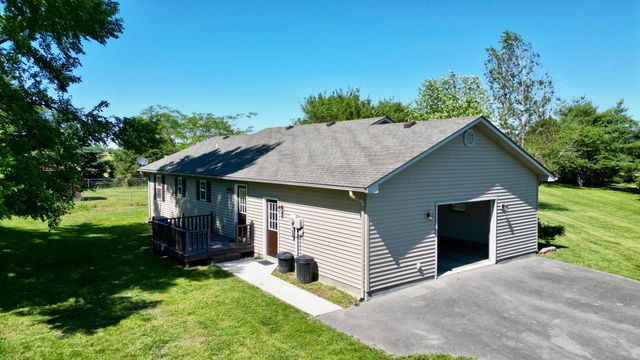 44 Windswept Lane, Russell Springs, KY 42642