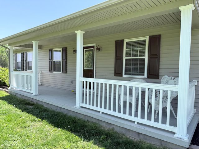 44 Windswept Lane, Russell Springs, KY 42642