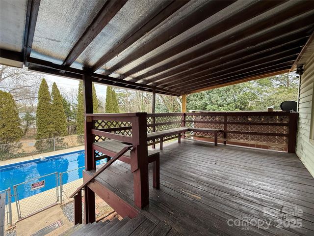 375 20th Avenue NE, Hickory, NC 28601