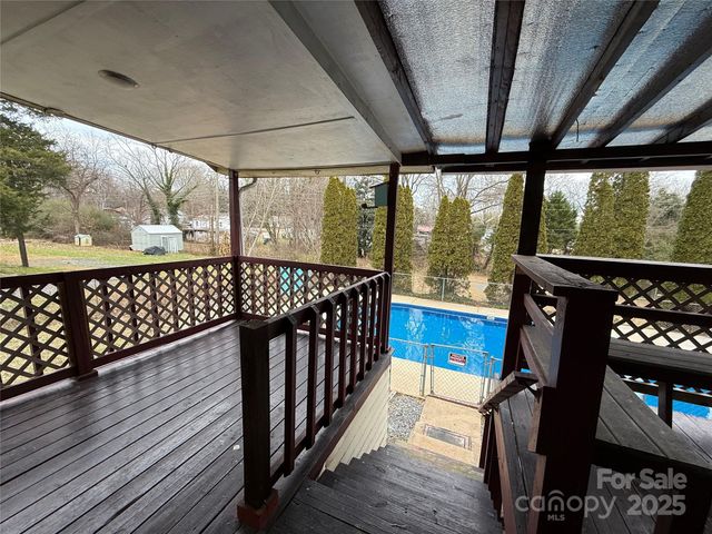 375 20th Avenue NE, Hickory, NC 28601