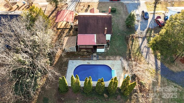 375 20th Avenue NE, Hickory, NC 28601