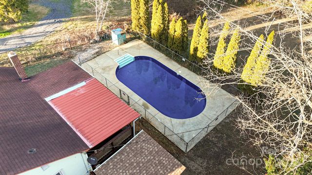 375 20th Avenue NE, Hickory, NC 28601